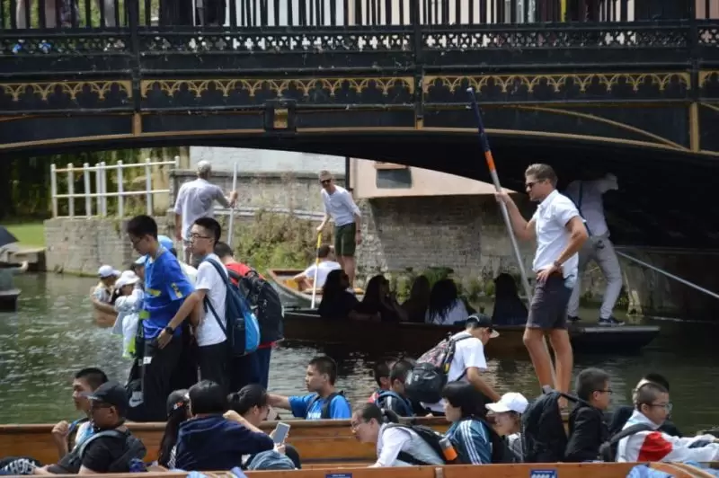 punting on the river cam lots of boats