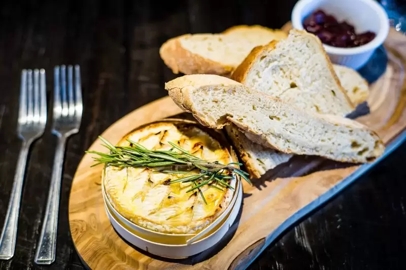 baked camembert with rosemary and toasted bread