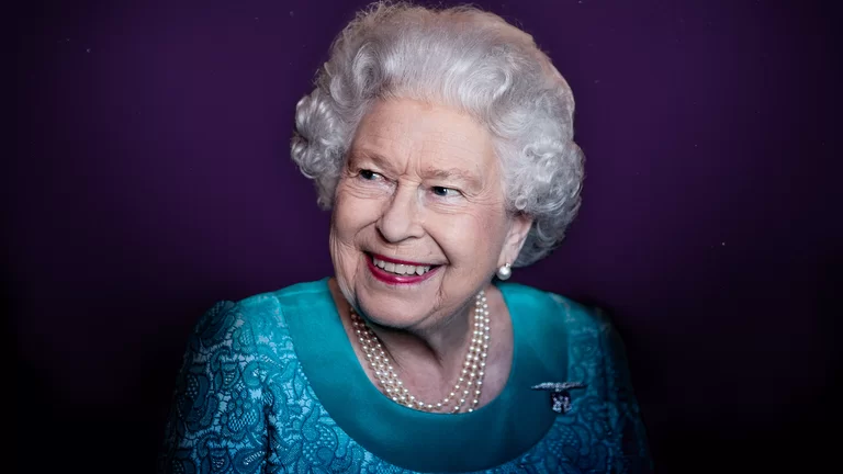 skynews-queen-queen-obit-queen-elizabeth-ii_5572607